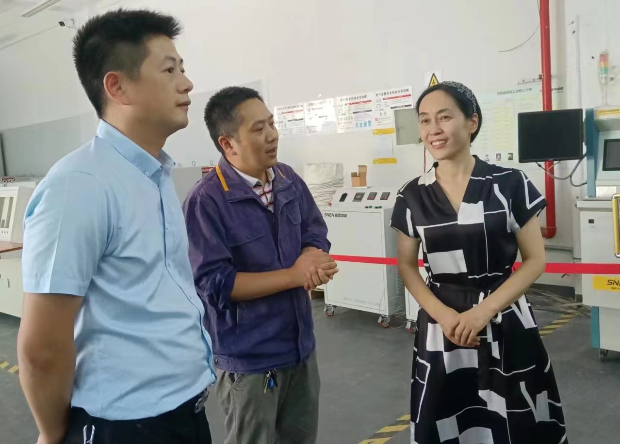 亚洲丰满熟女一区二区蜜桃