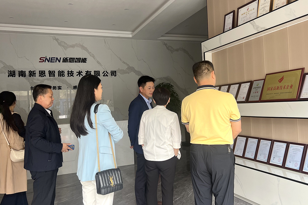 亚洲丰满熟女一区二区蜜桃