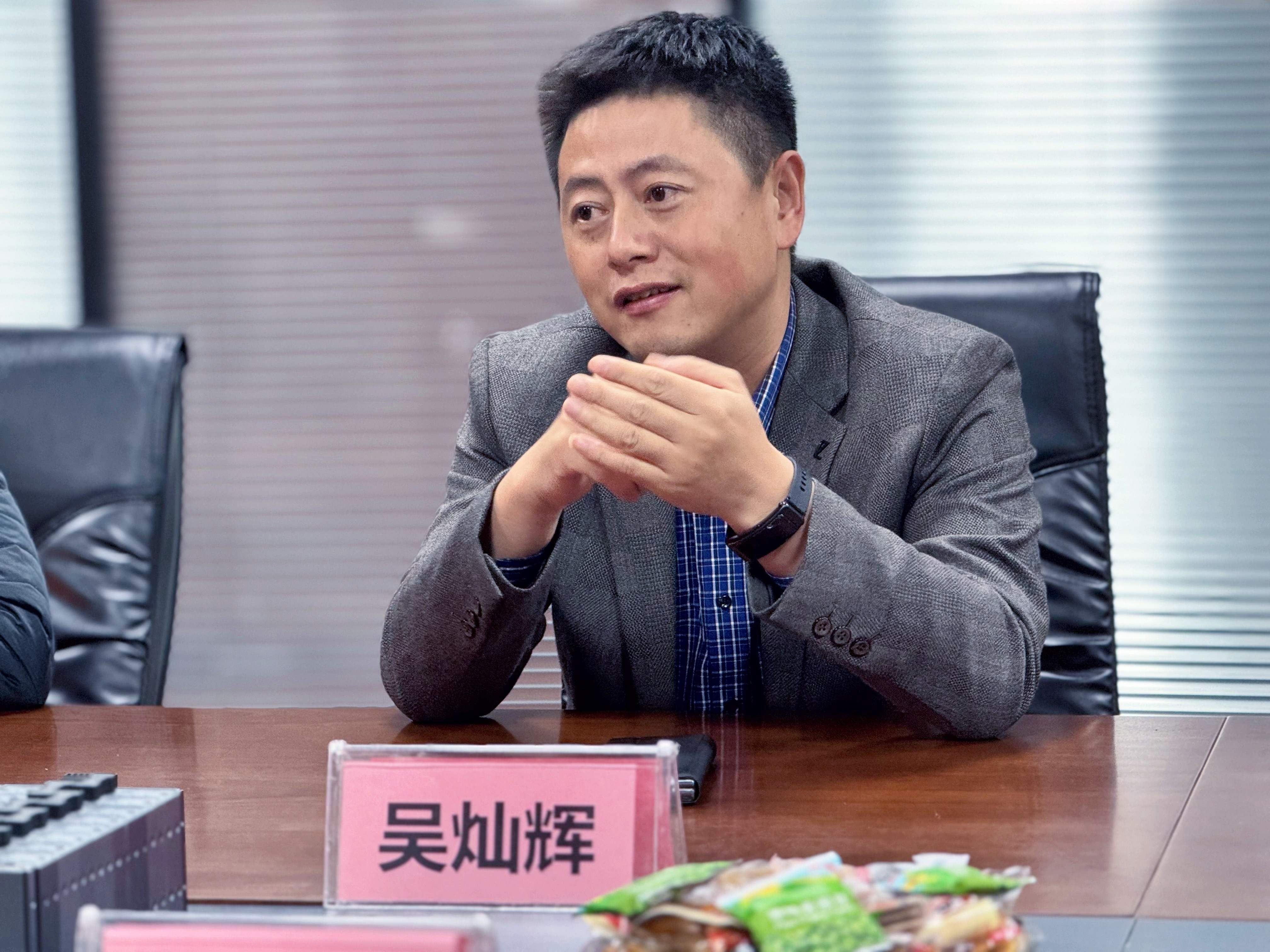 亚洲丰满熟女一区二区蜜桃