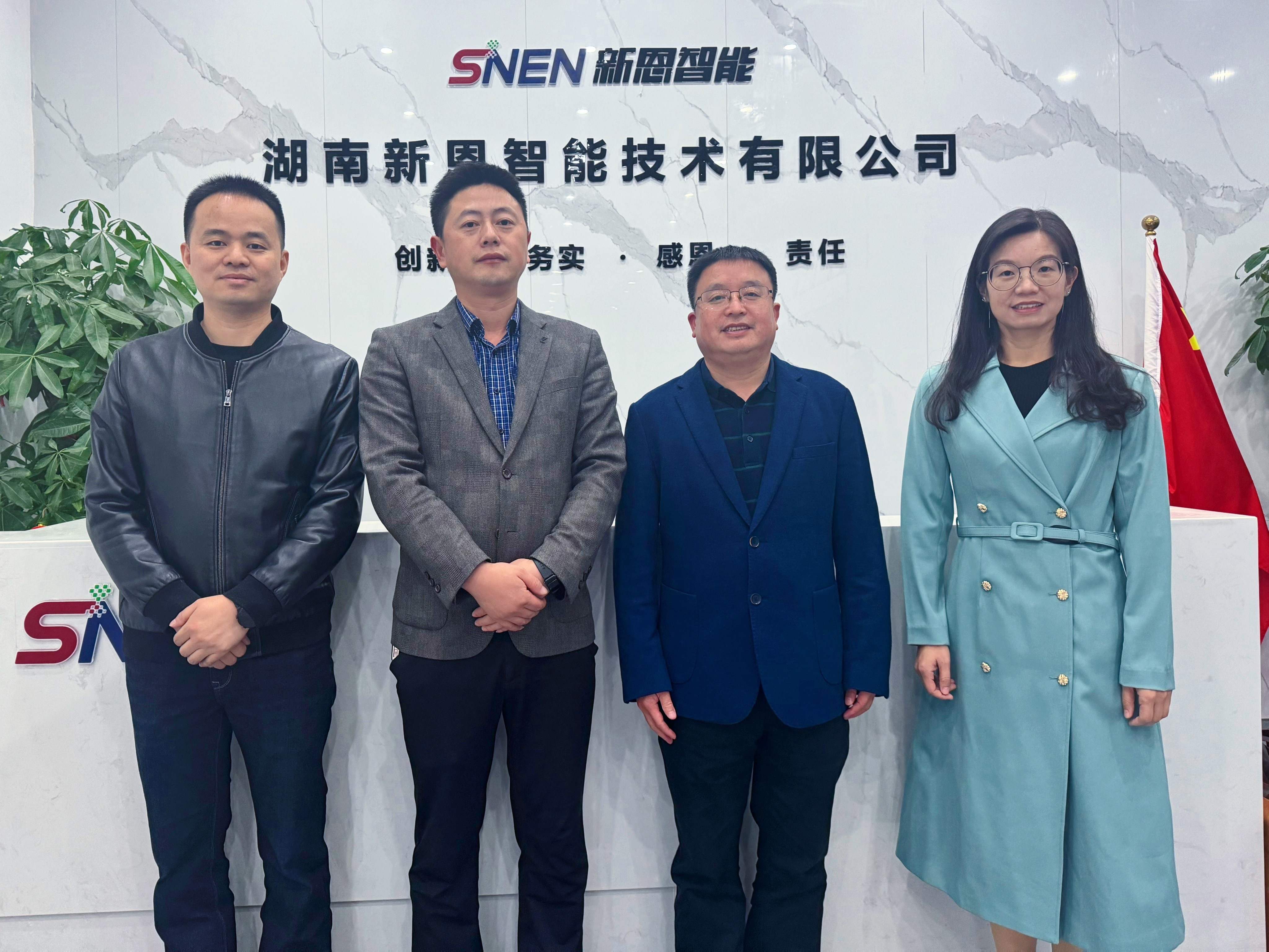 亚洲丰满熟女一区二区蜜桃