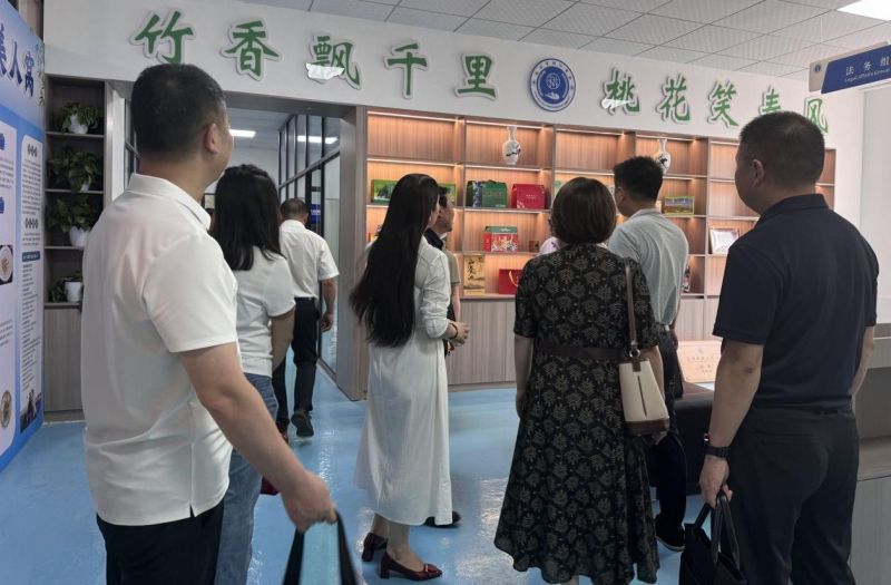 亚洲丰满熟女一区二区蜜桃