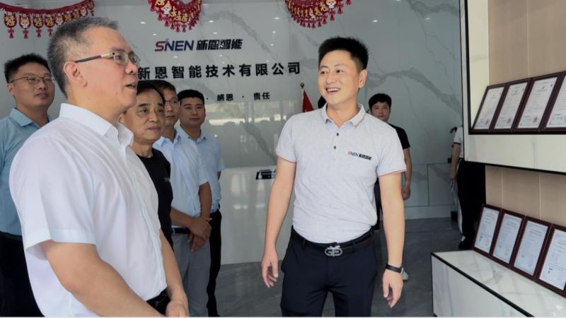 亚洲丰满熟女一区二区蜜桃