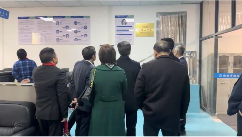 亚洲丰满熟女一区二区蜜桃