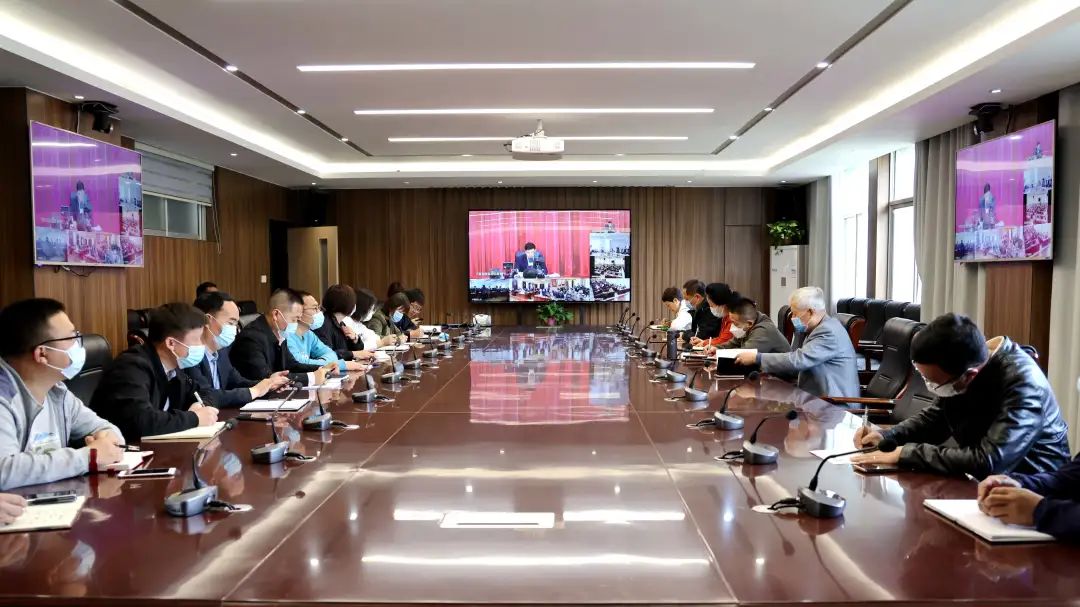 亚洲丰满熟女一区二区蜜桃