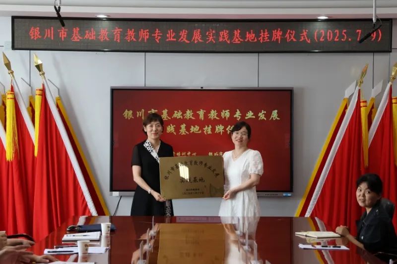 亚洲丰满熟女一区二区蜜桃