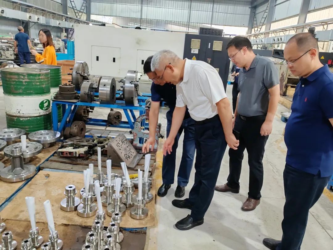 以真心添信心 靠创新赢发展——区政协主席董伦走访调研联系服务重点企业