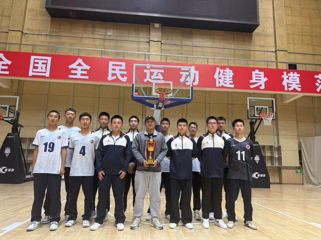 亚洲丰满熟女一区二区蜜桃